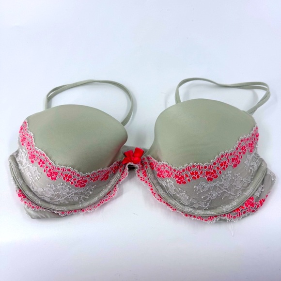 Victoria's Secret Lace Accent Bra in Cream and Pink - Picture 3 of 6
